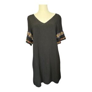 EUC Love Riche women’s black embroidered short sleeve dress with pockets | Sm